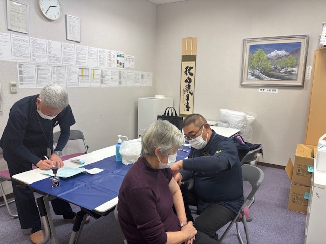 山形県飯豊町、唯一の民間診療所で、巡回型インフエンザ接種を実施。 サムネイル