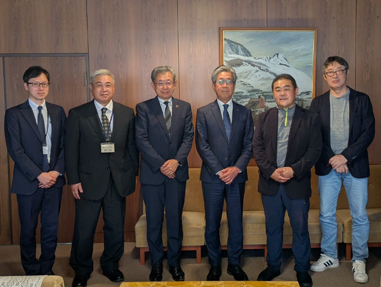 夕張市庁舎を訪問、市長・副市長と意見交換。 サムネイル